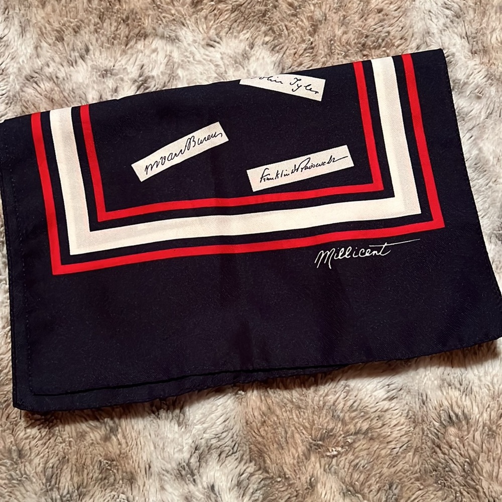Vintage 90’s Millicent Presidents Scarf - Picture 2 of 3